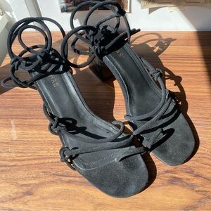 Alohas Black Goldie Heeled Sandals NWOT
